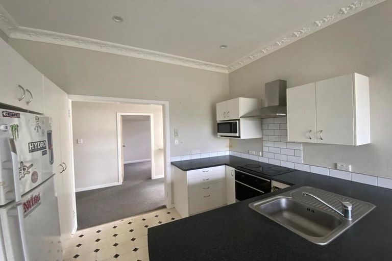 Photo of property in 62 Kelburn Parade, Kelburn, Wellington, 6012