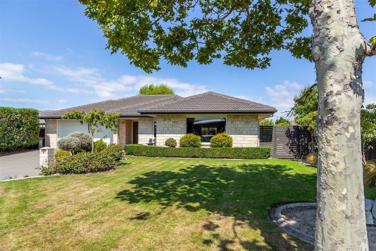 Photo of property in 8 Springside Place, Redwood, Christchurch, 8051