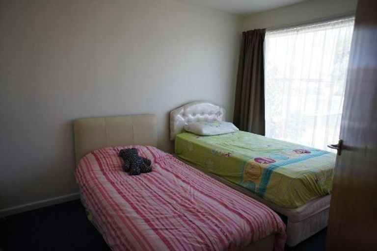 Photo of property in 12 Oakdale Street, Avonhead, Christchurch, 8042