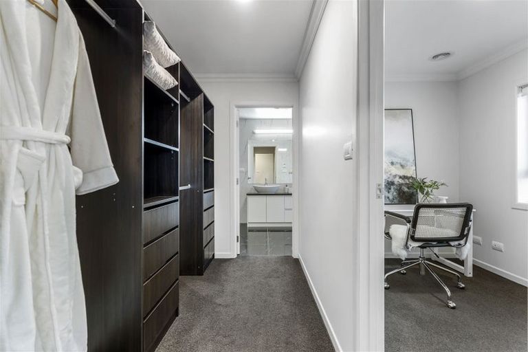 Photo of property in 16 Fernhill Way, Oteha, Auckland, 0632