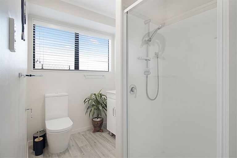 Photo of property in 1/229 Waitemata Drive, Ranui, Auckland, 0612