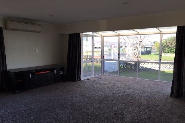 Photo of property in 2 Watson Drive, Paraparaumu Beach, Paraparaumu, 5032