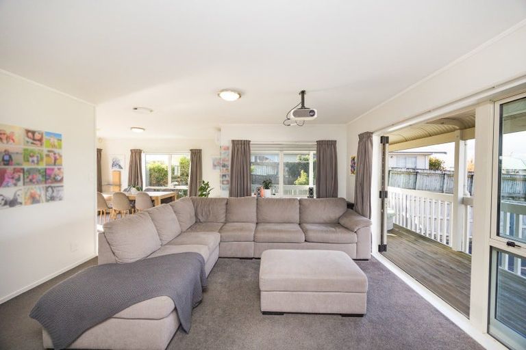 Photo of property in 20 Lydia Place, Kelvin Grove, Palmerston North, 4414