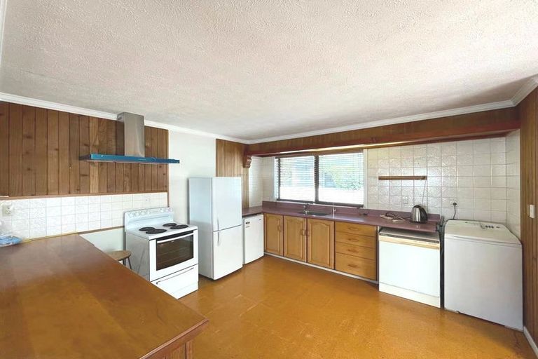 Photo of property in 122 Triangle Road, Massey, Auckland, 0614