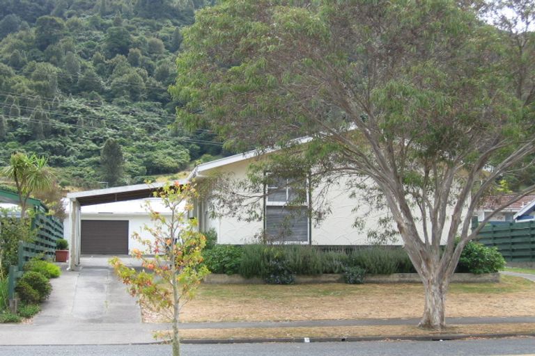 Photo of property in 186 California Drive, Totara Park, Upper Hutt, 5018