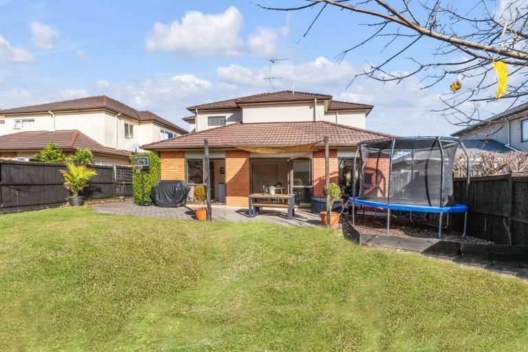 Photo of property in 4 Bridgefield Crescent, Flat Bush, Auckland, 2016