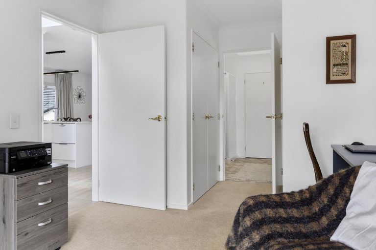 Photo of property in 18 Lakeridge Close, Rangatira Park, Taupo, 3330