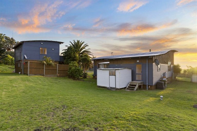 Photo of property in 333 Motutara Road, Muriwai, Waimauku, 0881