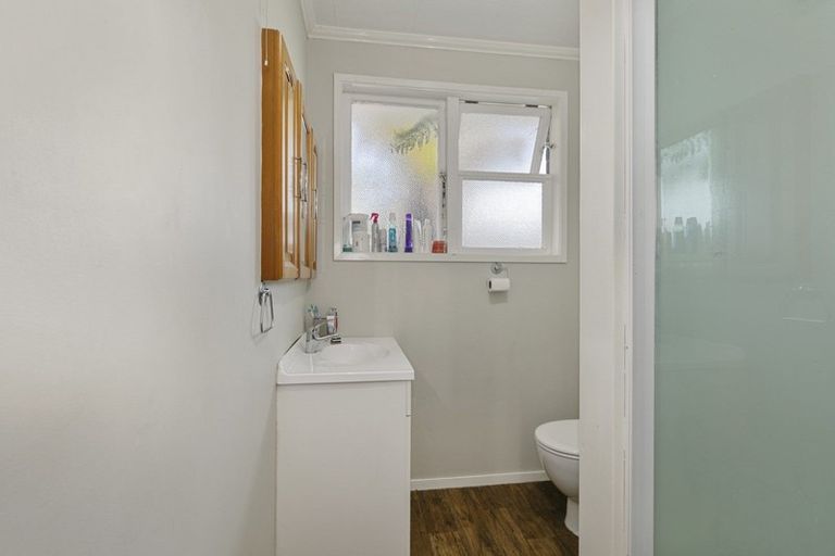 Photo of property in 5 Johnston Grove, Taita, Lower Hutt, 5011