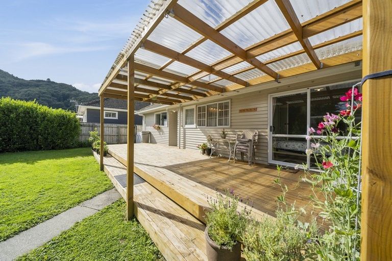 Photo of property in 9 Wright Street, Wainuiomata, Lower Hutt, 5014
