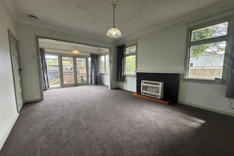 Photo of property in 17 Wallath Road, Westown, New Plymouth, 4310