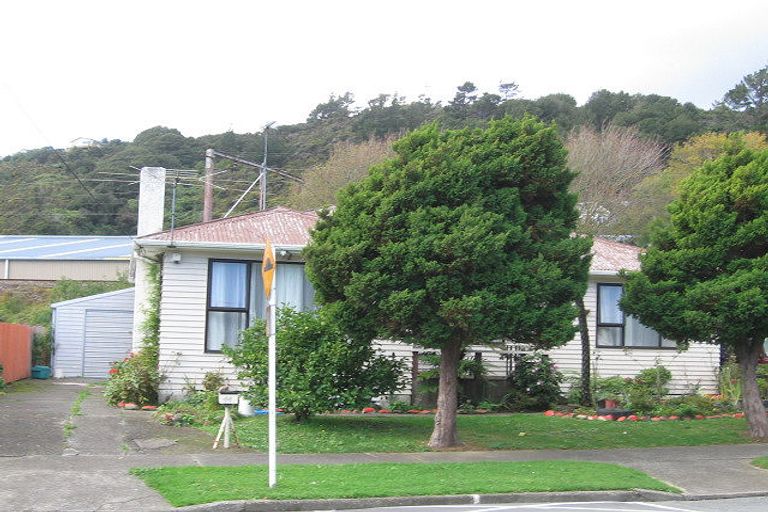 Photo of property in 44 Farmer Crescent, Taita, Lower Hutt, 5011
