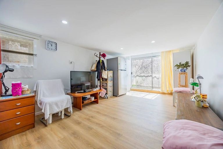 Photo of property in 21 View Road, Glenfield, Auckland, 0627