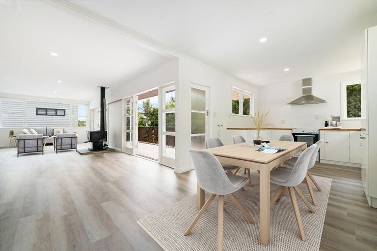 Photo of property in 13 Bond Crescent, Forrest Hill, Auckland, 0620