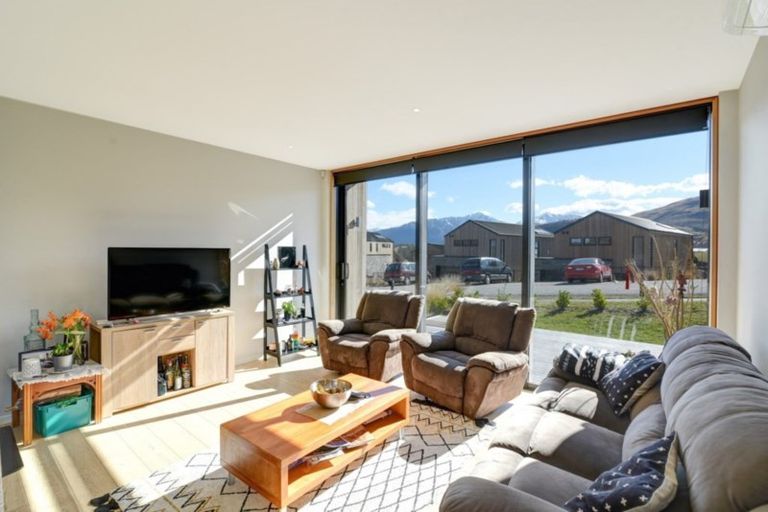 Photo of property in 25 Falconer Rise, Jacks Point, Queenstown, 9371