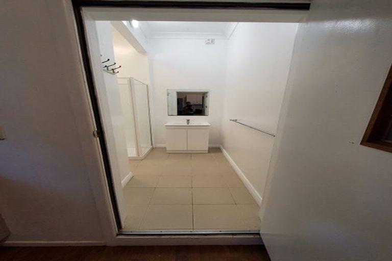 Photo of property in 48 Aurora Terrace, Kelburn, Wellington, 6012