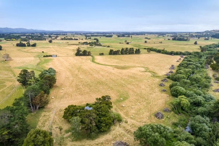 Photo of property in 77 Taumata Island Road, Taumata Island, Carterton, 5792