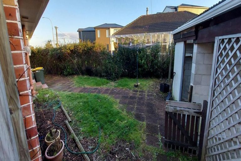 Photo of property in 1/434 Old Te Atatu Road, Te Atatu Peninsula, Auckland, 0610