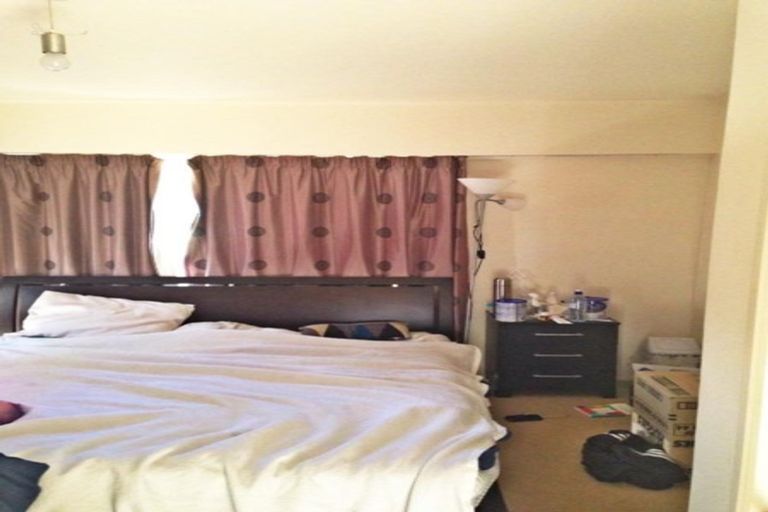 Photo of property in 2/5 Downing Street, Glenfield, Auckland, 0629