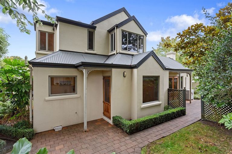 Photo of property in 124 Springfield Road, St Albans, Christchurch, 8014