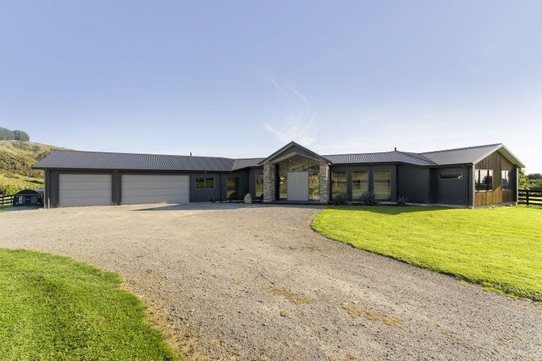 Photo of property in 180 North Manakau Road, Manakau, Levin, 5573