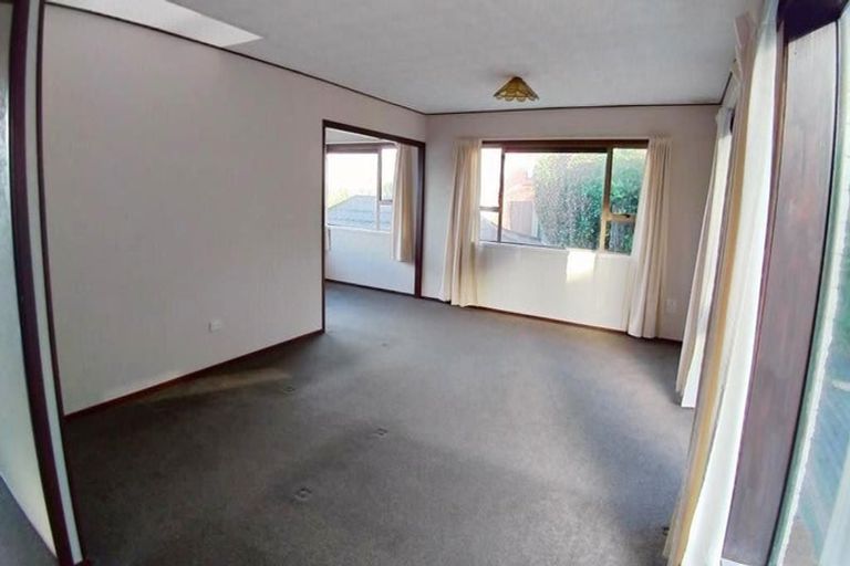 Photo of property in 2/9 Seaton Road, Murrays Bay, Auckland, 0630