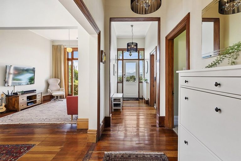 Photo of property in 37 Garden Road, Northland, Wellington, 6012