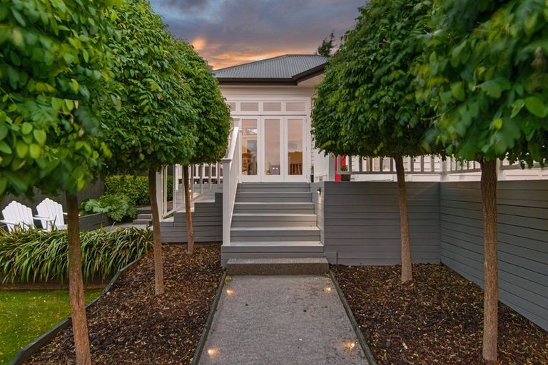 Photo of property in 15 Hackthorne Road, Cashmere, Christchurch, 8022