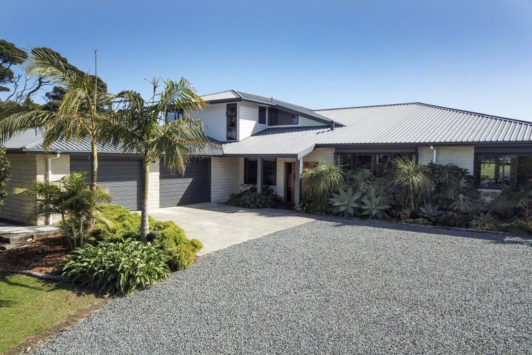 Photo of property in 36 Ripiro Drive, Baylys Beach, Dargaville, 0377