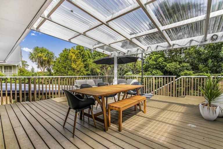 Photo of property in 81 Kemp Road, Massey, Auckland, 0614