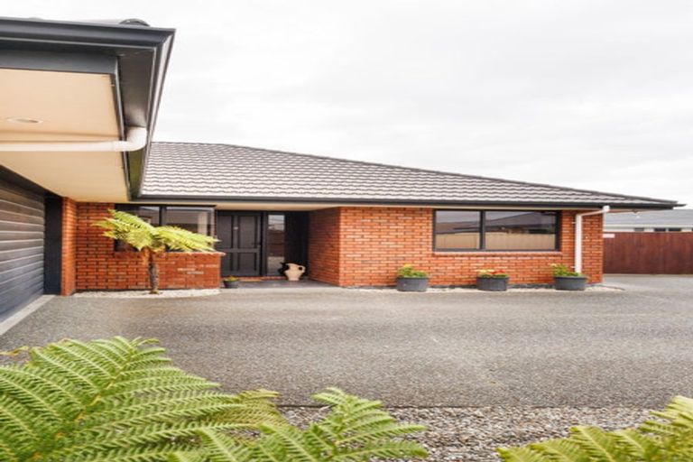 Photo of property in 17 Daniel Place, Kelvin Grove, Palmerston North, 4414