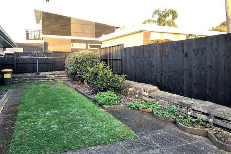 Photo of property in 1/9 Belmere Rise, Farm Cove, Auckland, 2012