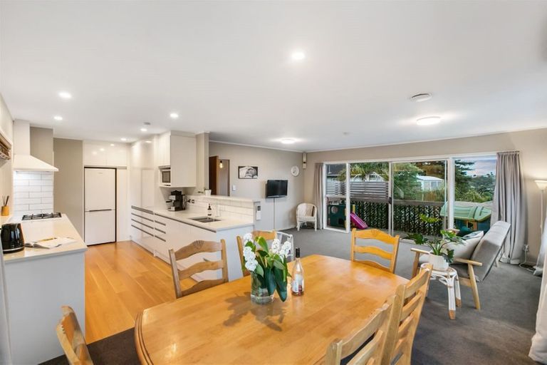 Photo of property in 19 Woodcote Drive, Glenfield, Auckland, 0629