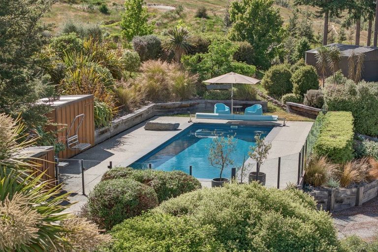 Photo of property in 52 Kirimoko Crescent, Wanaka, 9305