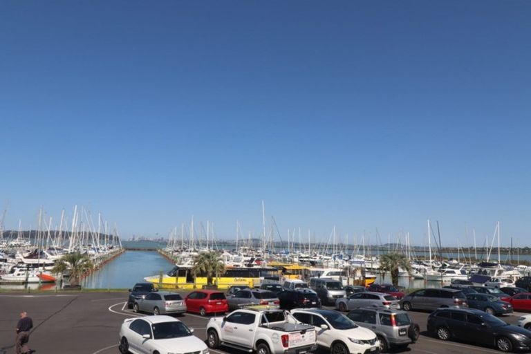 Photo of property in 7n Clearwater Cove, West Harbour, Auckland, 0618