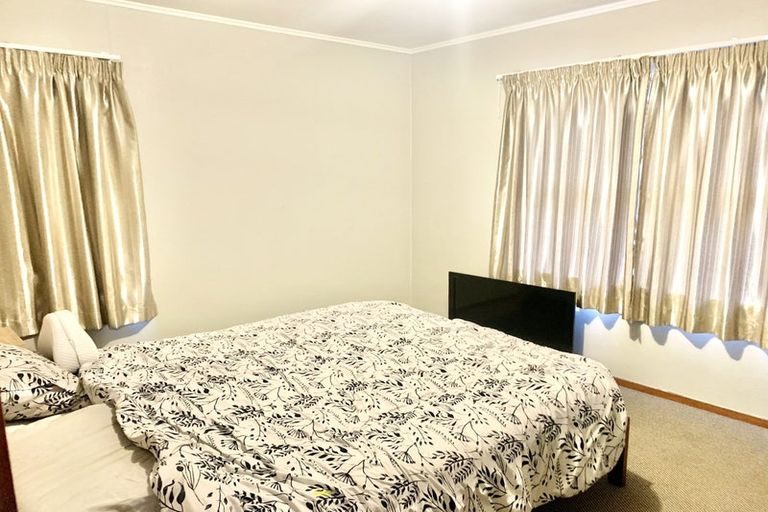 Photo of property in 21 Riverpark Crescent, Henderson, Auckland, 0610