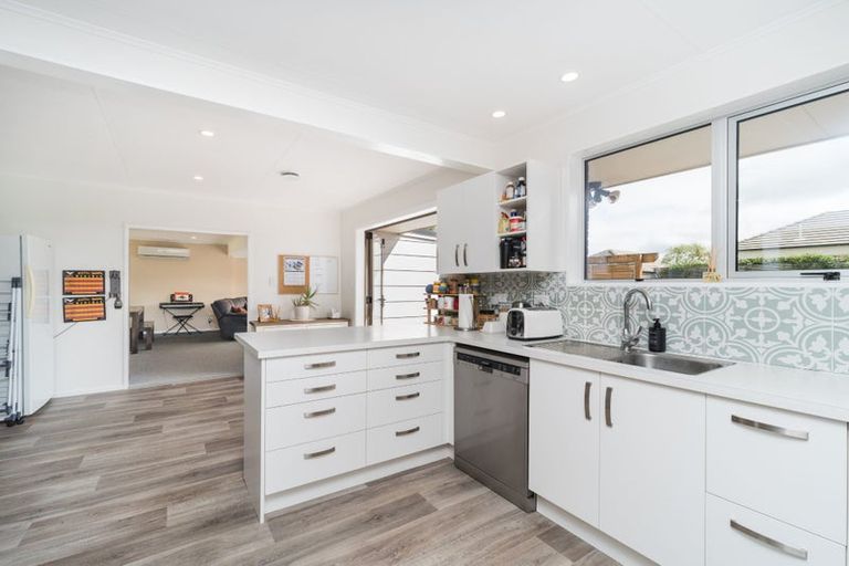 Photo of property in 25 Terry Crescent, Milson, Palmerston North, 4414