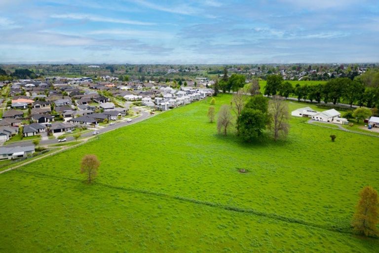 Photo of property in 35 Plescher Crescent, Leamington, Cambridge, 3432