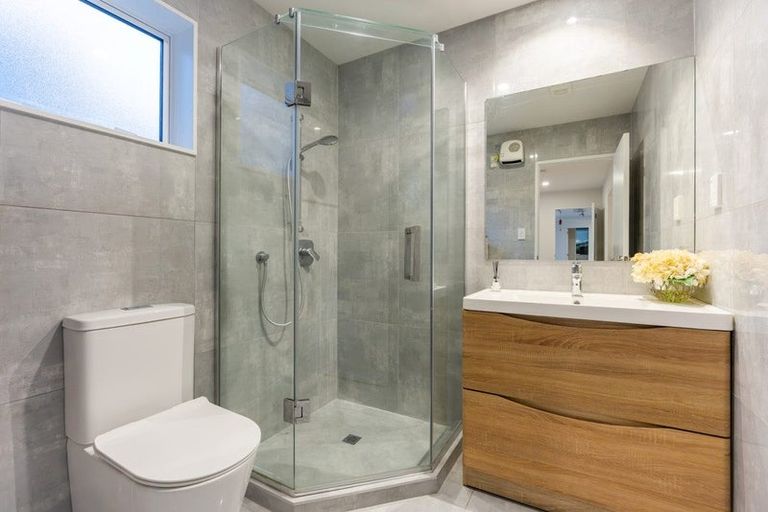 Photo of property in 14a Crystal Avenue, Glendene, Auckland, 0602