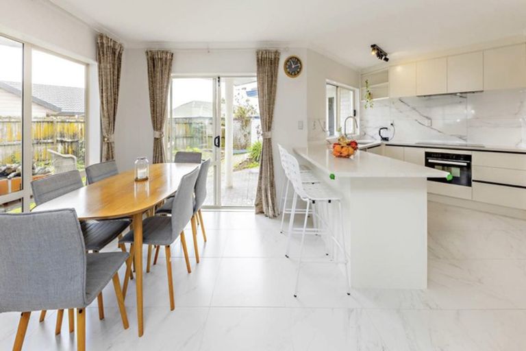 Photo of property in 2 Robina Court, Burswood, Auckland, 2013