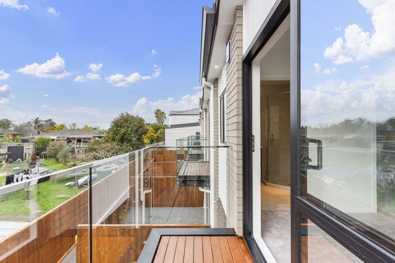 Photo of property in 7c Gladfield Lane, Te Atatu Peninsula, Auckland, 0610