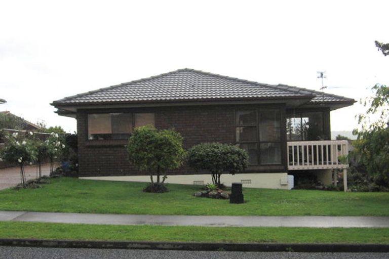 Photo of property in 2/30 Cromdale Avenue, Highland Park, Auckland, 2010