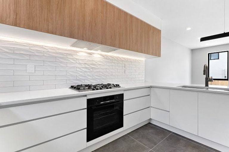 Photo of property in 17 Paihere Street, Huapai, Kumeu, 0810