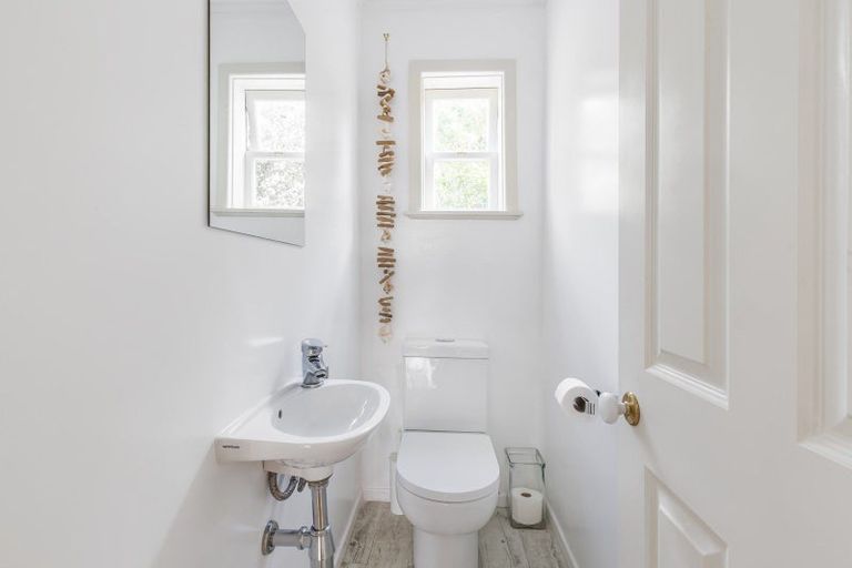 Photo of property in 66 Eden Street, Island Bay, Wellington, 6023