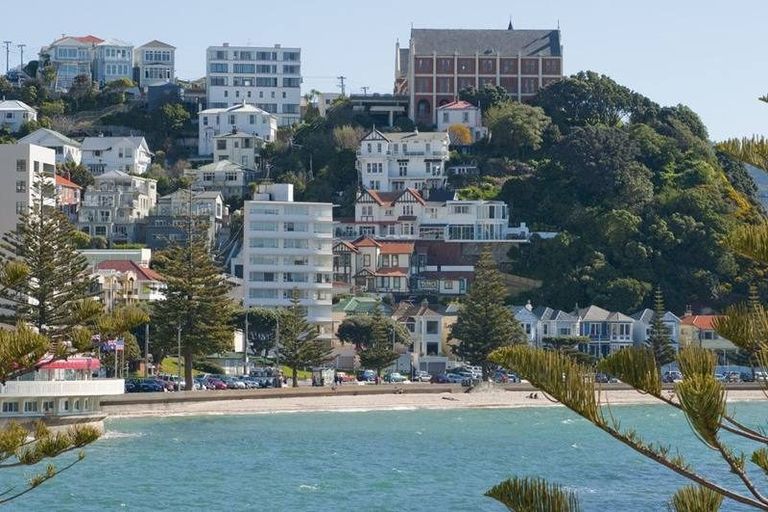 Photo of property in 9/310 Oriental Parade, Oriental Bay, Wellington, 6011