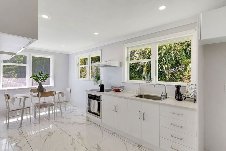 Photo of property in 38 Cardiff Crescent, Cannons Creek, Porirua, 5024