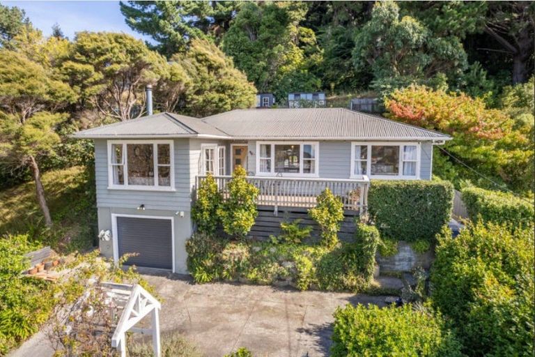 Photo of property in 121 Wainuiomata Road, Wainuiomata, Lower Hutt, 5014