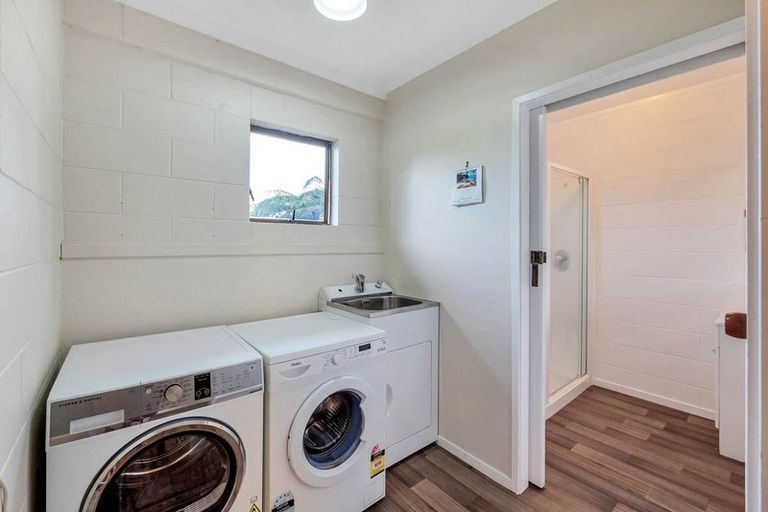 Photo of property in 1/2a Carlisle Road, Browns Bay, Auckland, 0630