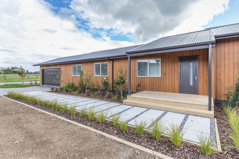 Photo of property in 435 Tararua Road, Levin, 5571