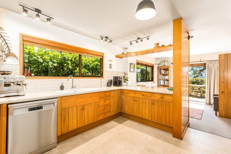 Photo of property in 146 Breaker Bay Road, Breaker Bay, Wellington, 6022